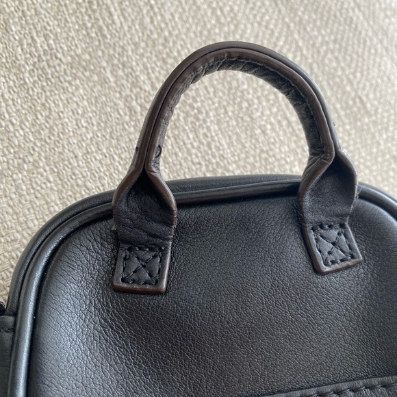 Aimee Kestenberg Bag Tamitha Phone Crossbody with RFID Black Leather Mini Bag - Picture 8 of 10